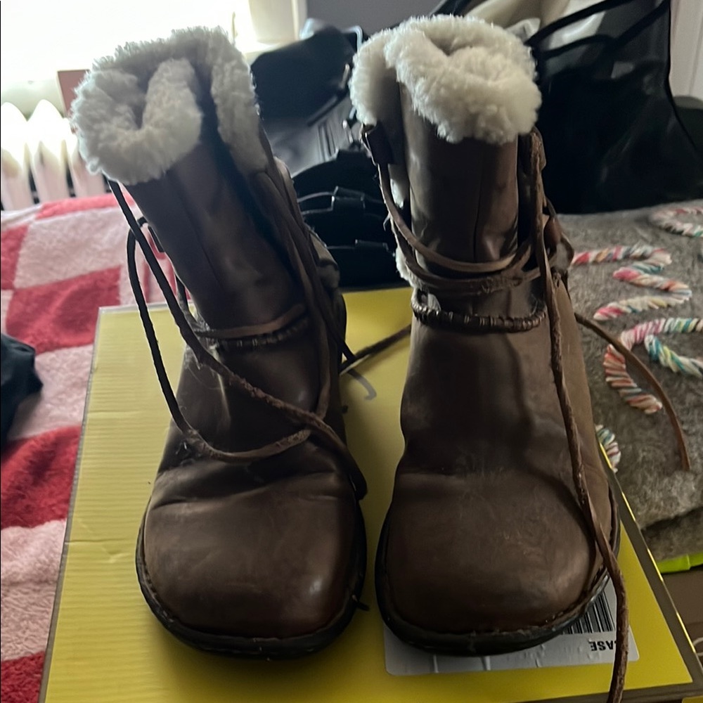UGG Brown Combat Moto Boots with Shearling Lining/ perfect for winter
